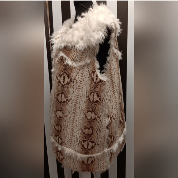 Fabulous furs vest - Picture 6 of 12
